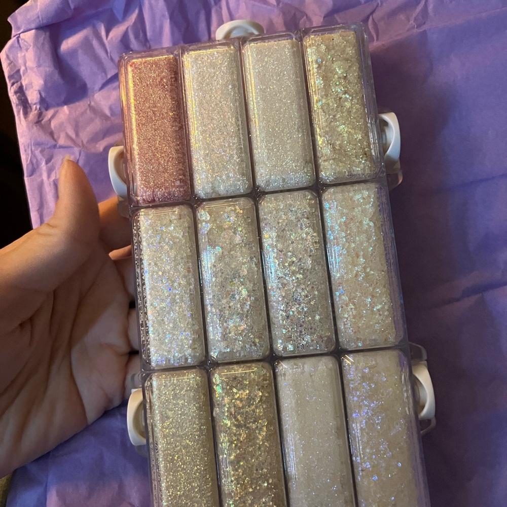 Diamond skin glitter